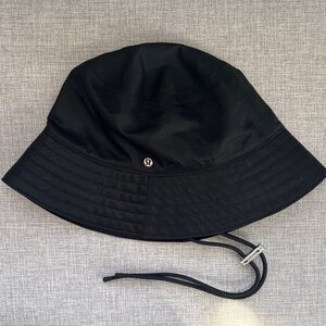 lululemon athletica Black Adjustable Chin-String Bucket Hat, Size M/L